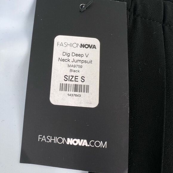 Fashion Nova Women's Dig Deep V Neck Wide Leg Jumpsuit Black Size Small NWT - Picture 13 of 13